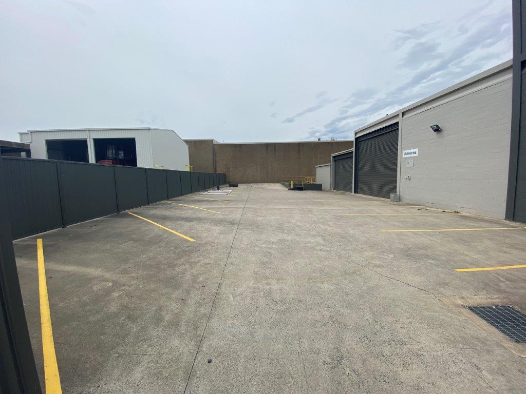 Industrial property for lease in seven hills 2