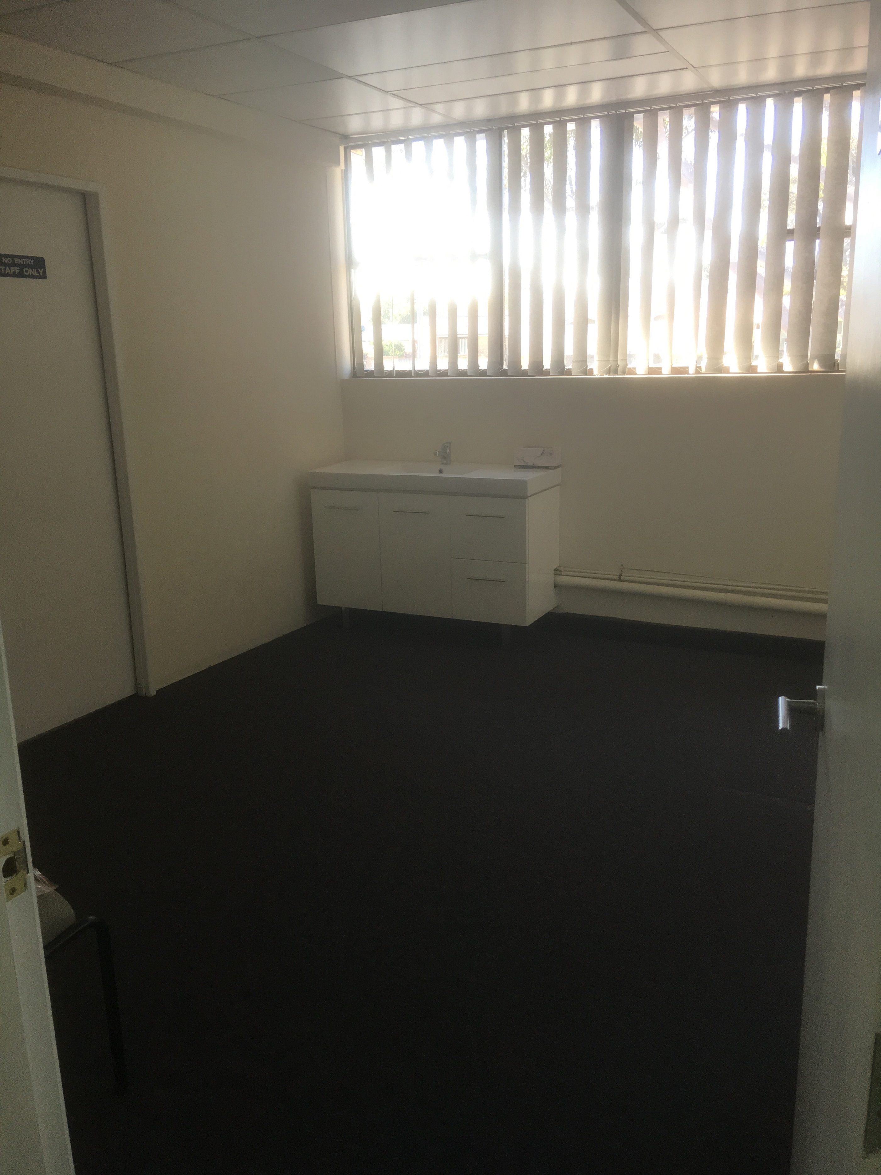 Commercial property for lease in kings langley 4