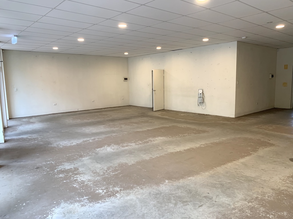 Retail property for lease in the entrance 3