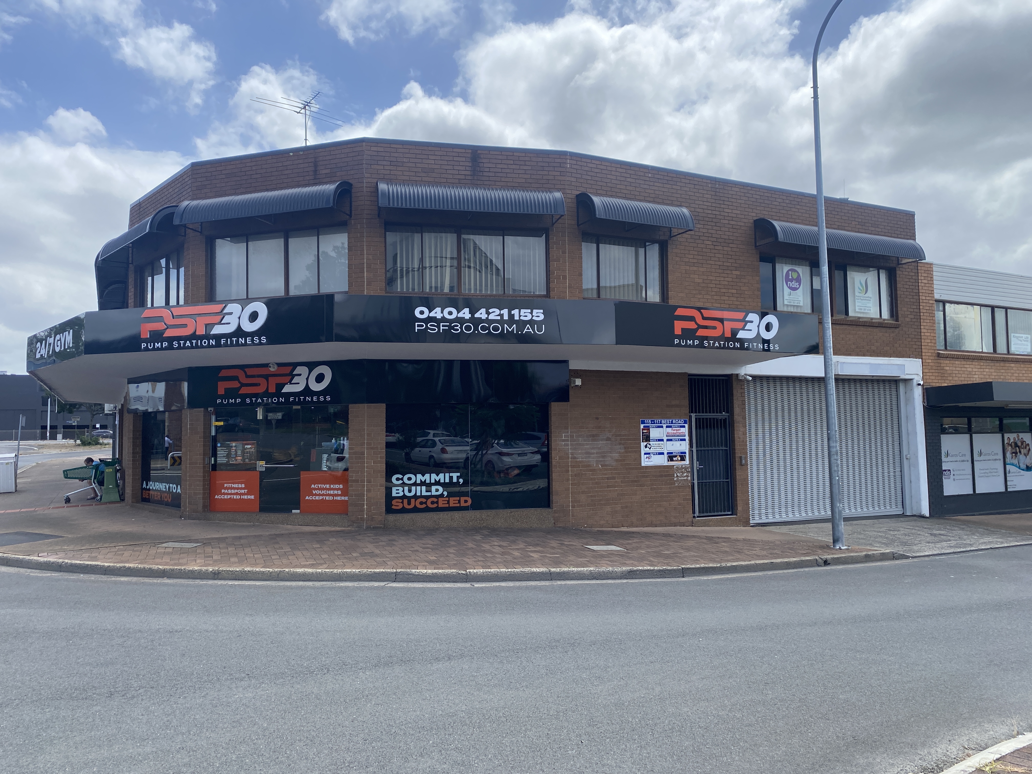 Retail property for lease in seven hills 0