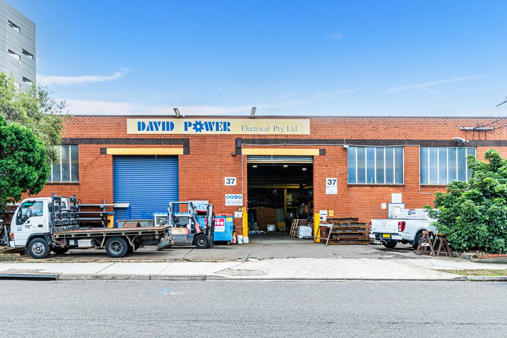 Industrial property for lease in mascot 4