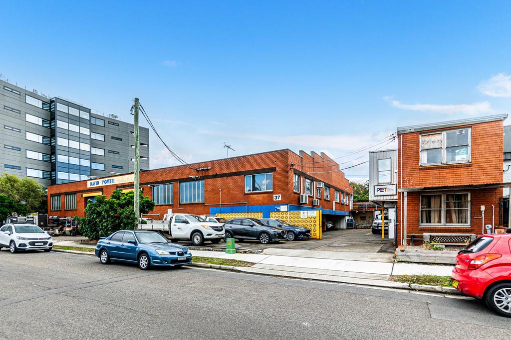 Industrial property for lease in mascot 5