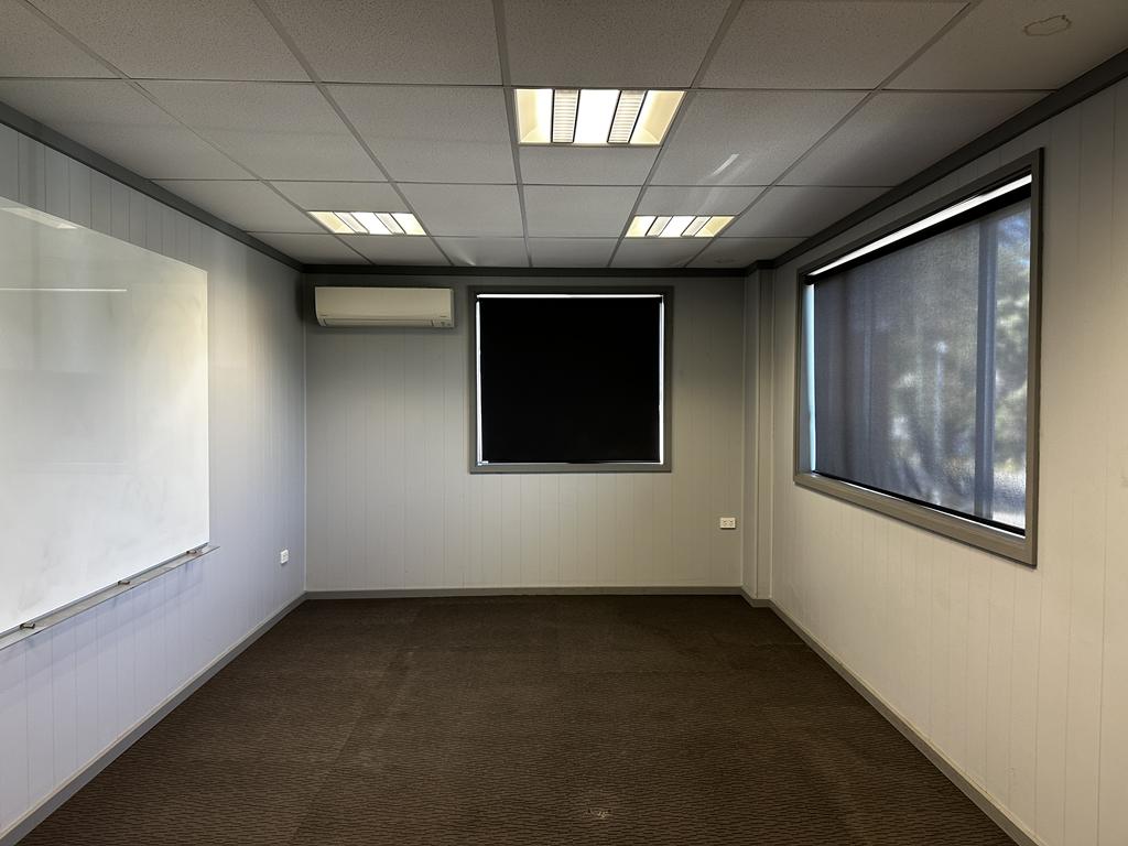 Industrial property for lease in mascot 6