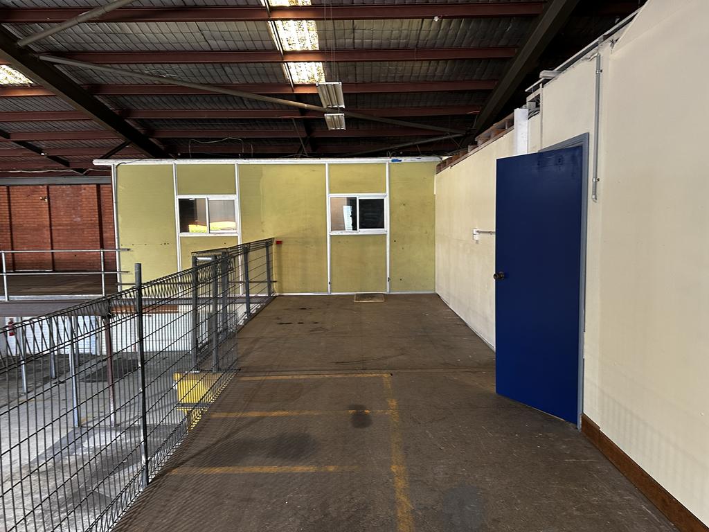 Industrial property for lease in mascot 7